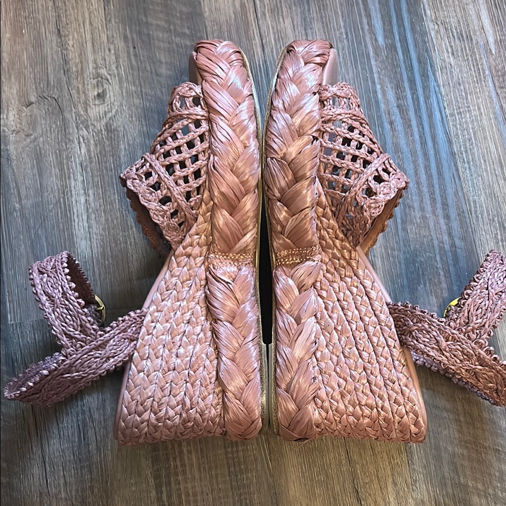 Tory Burch Mauve Woven Sandals - Picture 4 of 12